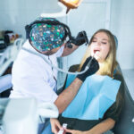 Jakie są sposoby leczenia próchnicy podczas noszenia aparatu ortodontycznego?