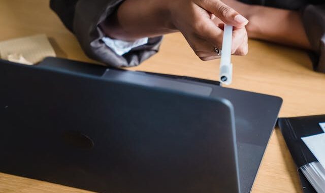 Jakie cele realizuje program operacyjny Feniks?