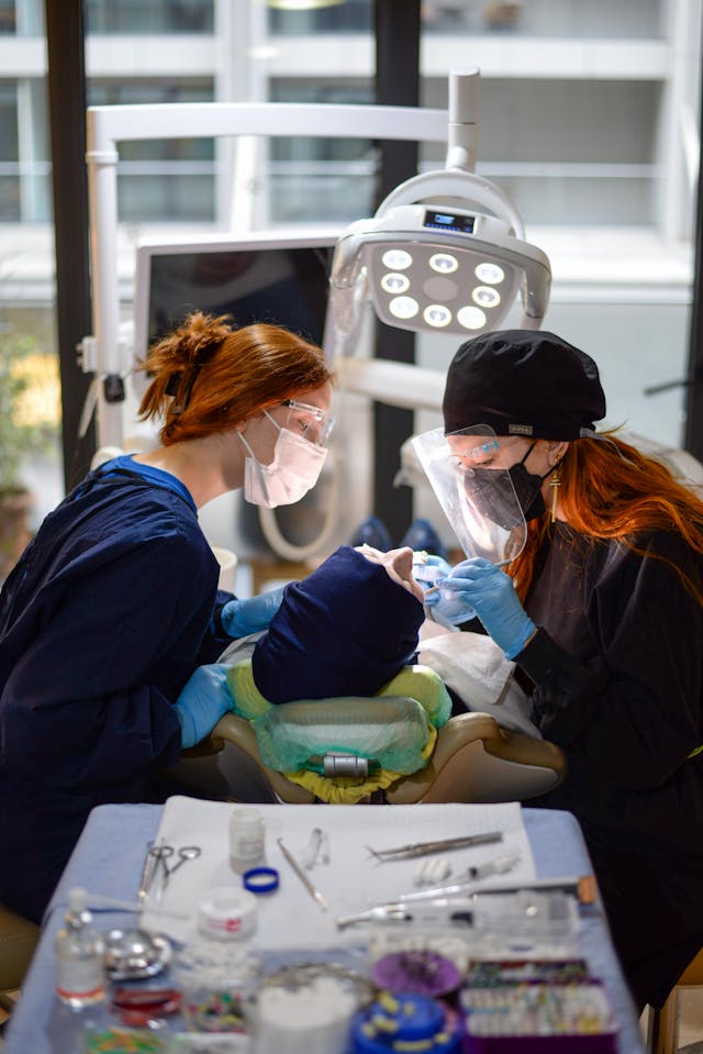 Czy implanty cyrkonowe są trwałe?