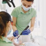 Jak wybrać dentystę do leczenia kanałowego?