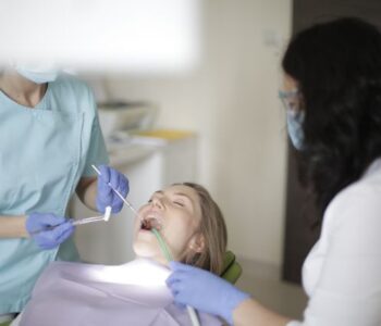 Czy zgrzytanie zębami może skrócić trwałość implantu?