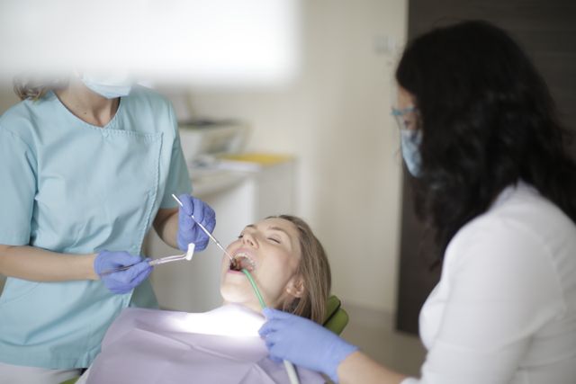 Czy zgrzytanie zębami może skrócić trwałość implantu?