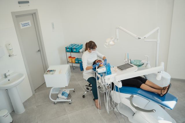 Jak często trzeba odwiedzać ortodontę podczas retencji po zdjęciu aparatu?